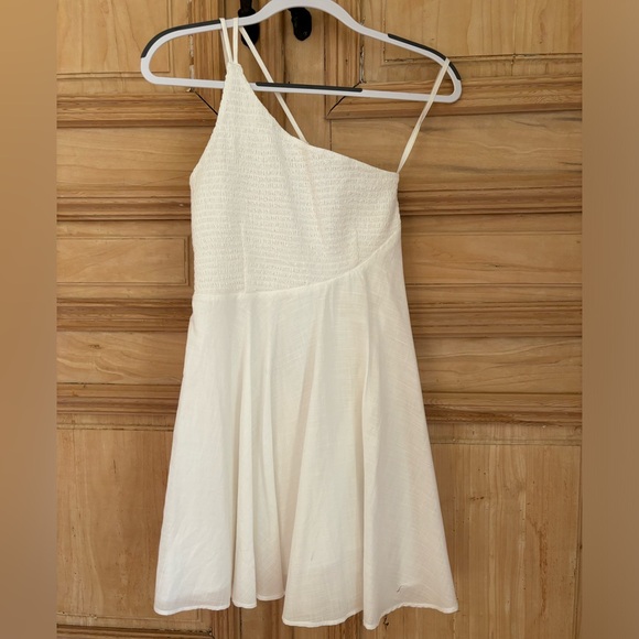 URBAN OUTFITTERS DHALIA ASYMMETRICAL SMOCKED MINI DRESS NWT - Picture 4 of 8